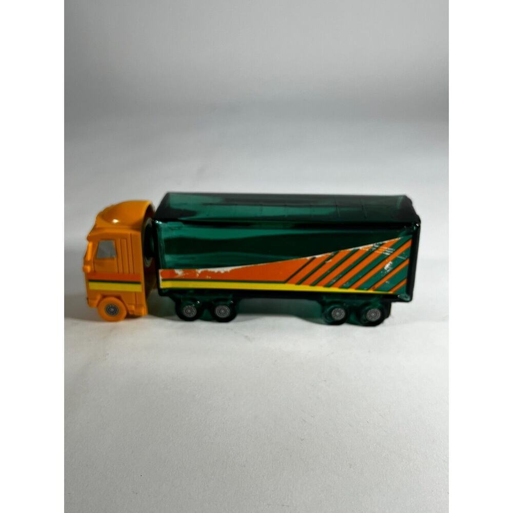 Vintage Avon 18-Wheeler Semi-Truck Bottle Green Vanity Wild Country After Shave